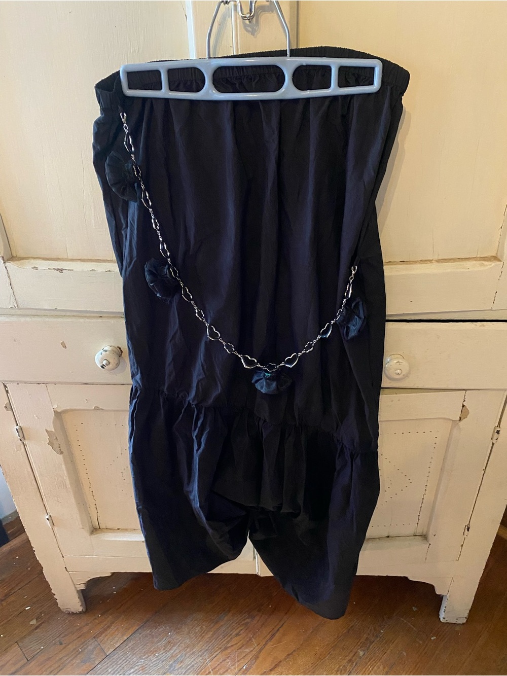 Cider Black Floral-Chain Bermuda Shorts